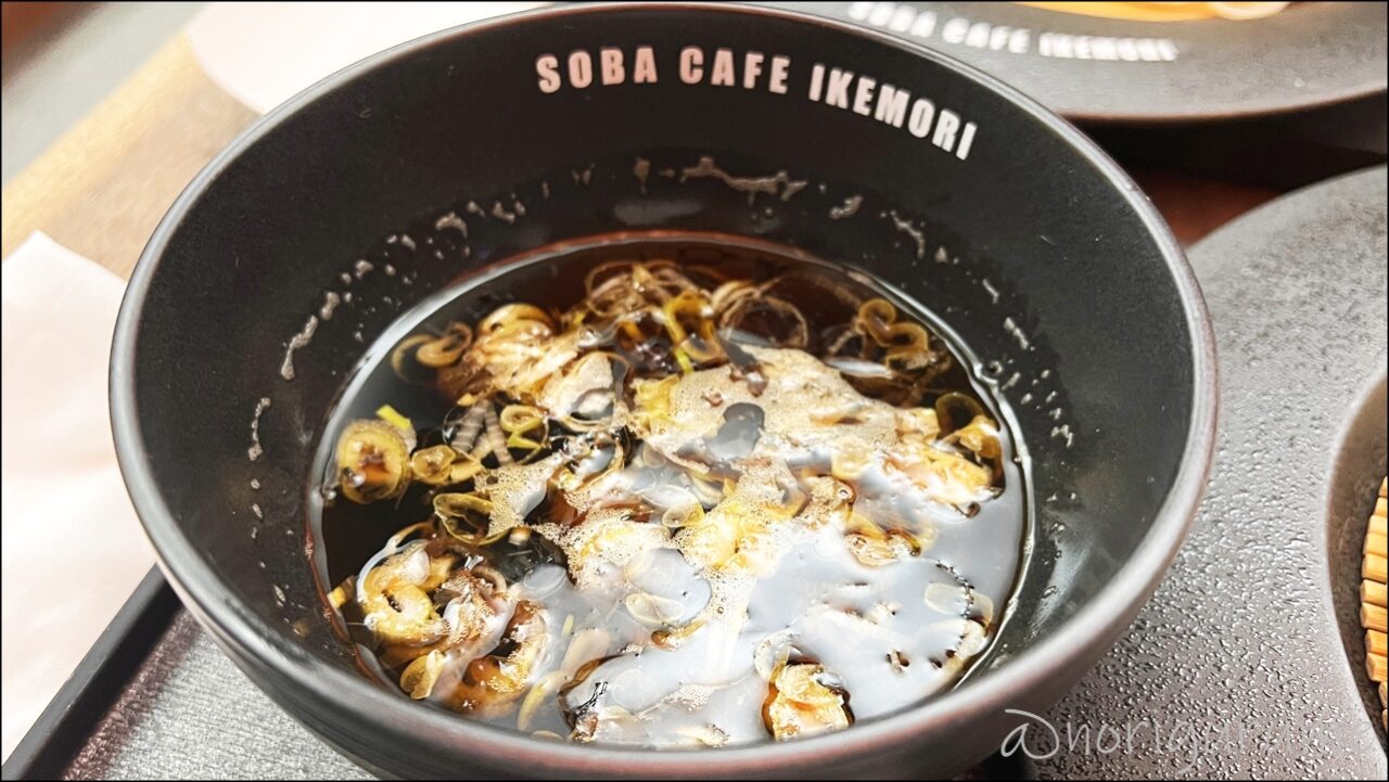 【SOBA CAFE IKEMORI池森そば】革命つけそばがピリ辛で美味しい！お蕎麦の風味も舌ざわりも良い【池森そば･レビュー･口コミ･感想･赤坂】