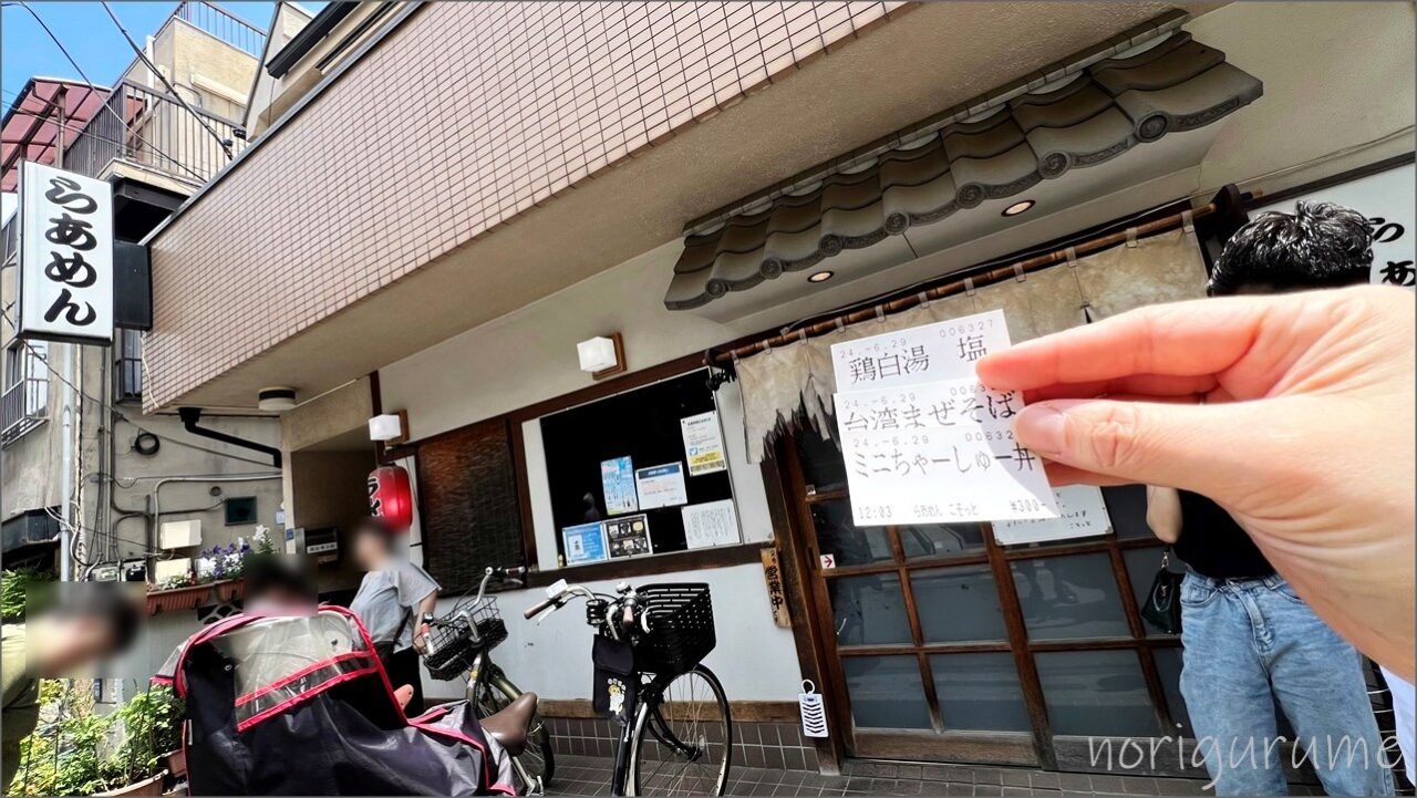 上板橋 らあめん こそっとの外観･店構え。行列があって大人気！【ラーメン】