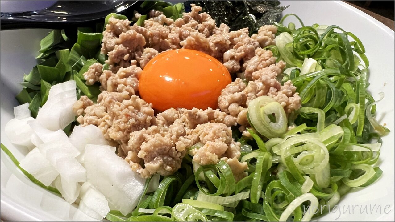 上板橋 らあめん こそっとの台湾まぜそばがピリ辛で最後は追い飯と玉子もたせてTKG混ぜご飯にもできます！【ラーメンレビュー･口コミ･感想】