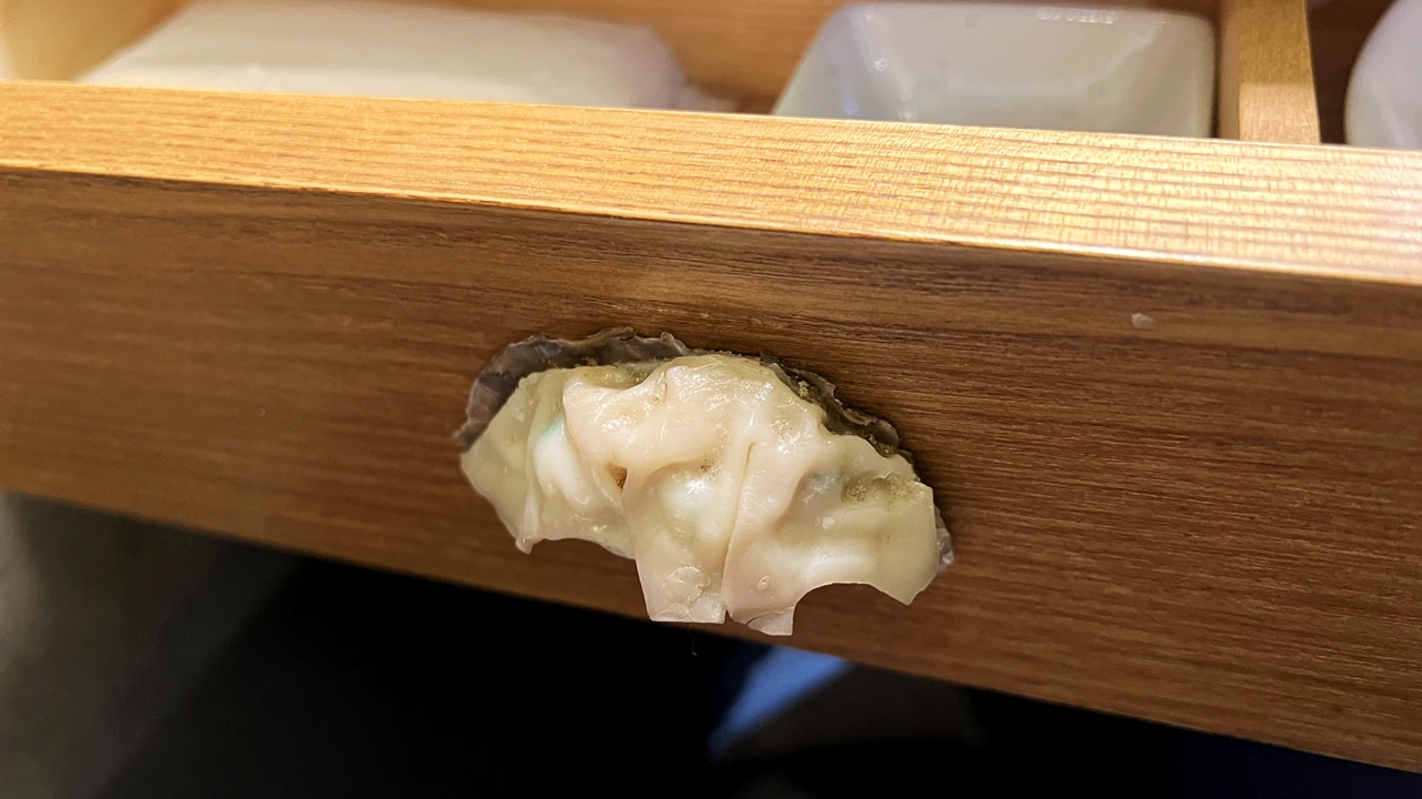 東京餃子 あかり 飯田橋のテーブル席