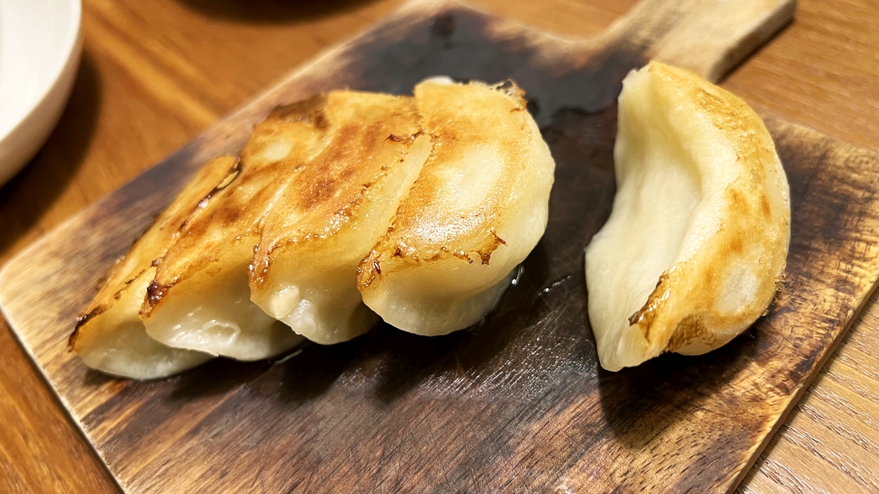 東京餃子 あかり 飯田橋の定番焼餃子 (食べ放題コース)