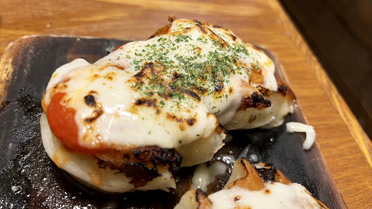 東京餃子 あかり 飯田橋のトマトチーズ炙り餃子(食べ放題コース)