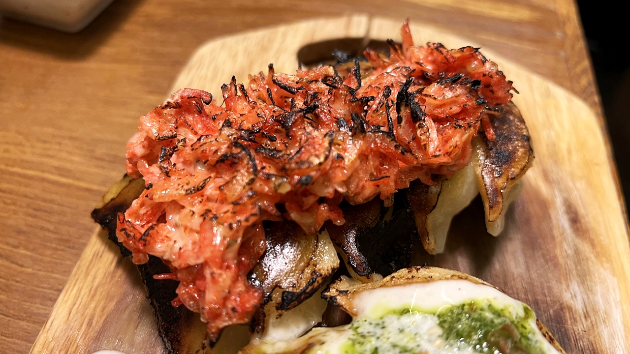 東京餃子 あかり 飯田橋の桜エビタルタル炙り餃子(食べ放題コース)
